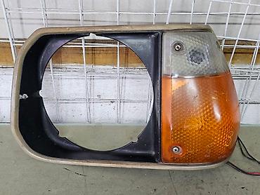 габаритки: Левый поворотник Mazda 1978 г., Б/у, Оригинал, Япония — 2