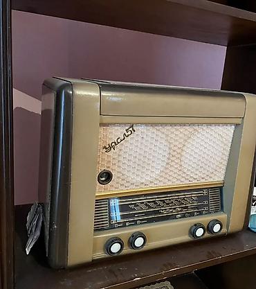 stress carxı: Retro lampalı radio-grammofon “Ural-57” Xüsusiyyətlər: - Lampalı — 1