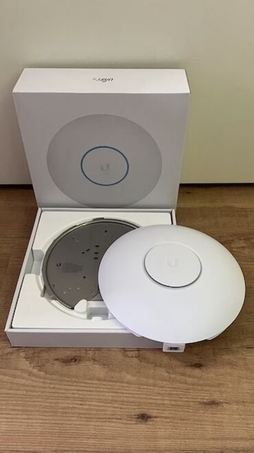 Modemlər və şəbəkə avadanlıqları: Ubiquiti UniFi tavan tipli Wi‑Fi access point - Model ailəsi: UniFi