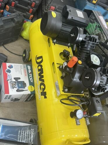 stabilizator 5000v: Sarı rəngli, təkərli, daşınması asan, böyük həcmli hava kompressoru