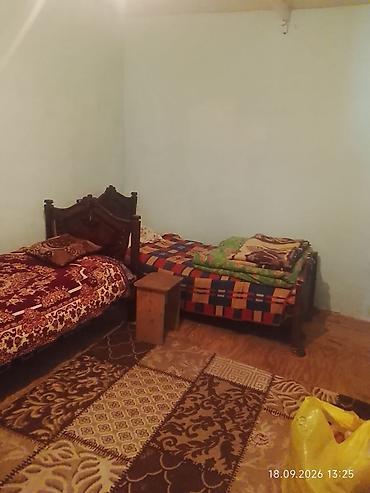 şeki: Kirayə verilir: 2 otaqlı sadə mənzil (mebellə) - Otaqlar: qonaq otağı — 2