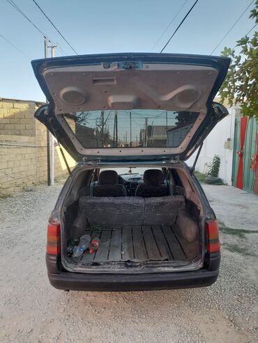 Opel: Opel Astra Caravan – universal kuzovlu, qara rəngdə. Əsas — 9