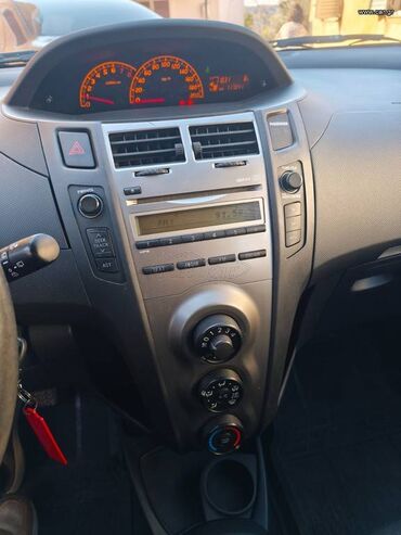 Toyota: Toyota Yaris: 1 l. | 2011 έ. Χάτσμπακ — 5