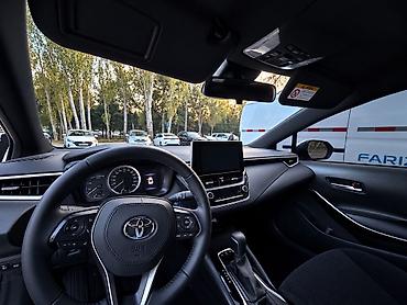 8: Toyota Corolla: 2020 г., 1.8 л, Вариатор, Гибрид, Седан — 5