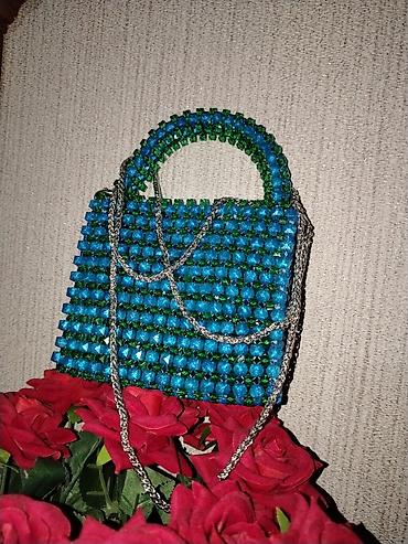 chopard sep: Məhsul: Bəzəkli akril muncuq dəsti Tərkib: - Çanta: Yaşıl‑mavi parlaq — 1