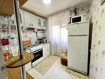 продам 3 х комнатную: 3 комнаты, 65 м², 104 серия, 2 этаж, Косметический ремонт