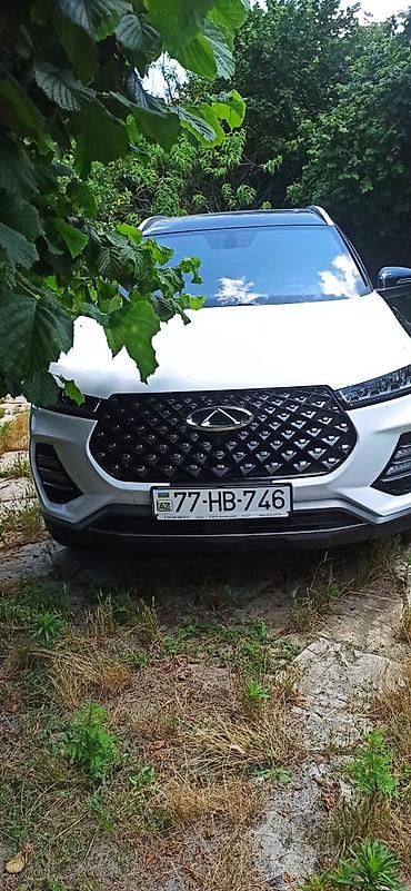 chery fulwin: Chery Tiggo 7 Pro – ağ rəngli, qara panoramik damlı kompakt krossover — 5