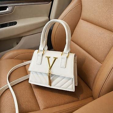 Клатчи: Белая женская сумка-клатч с геометрической стёжкой и декоративной — 17