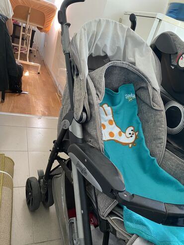 pojas za kaput: Kolica zajedno sa nosiljkom za bebe Ima ostecenje na levoj papucici za
