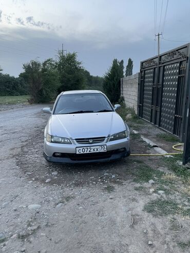 очень срочно продаю авто: Автомобиль Honda Accord, выполненный в кузове седан, отличается