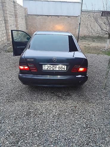 mercedes 170 b: Mercedes-Benz E 220: 2.2 l | 2000 il Sedan — 4