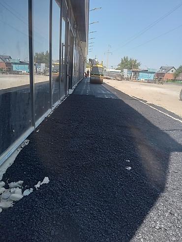 Коммунальная и дорожная техника: Услуги по укладке асфальта для создания прочных и долговечных дорожных — 7
