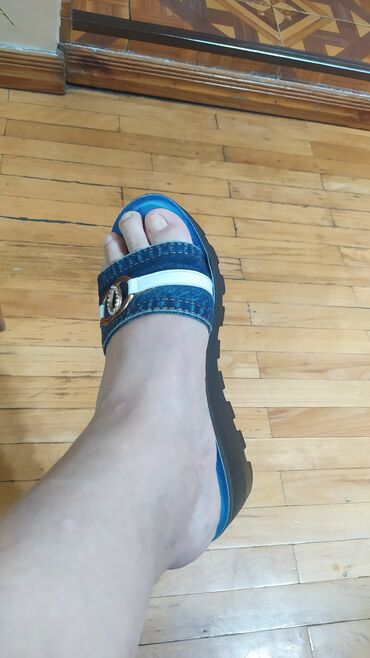 Домашние тапочки: Домашние тапочки, 37.5, Б/у, цвет - Синий — 30