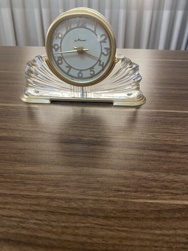 Əntiq saatlar: Taxta korpuslu, retro üslubda dizayn edilmiş masa saatı. Roma — 7