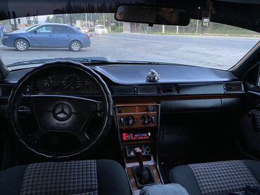 Mercedes-Benz: Mercedes-Benz E-Class: 1993 г., 2 л, Механика, Бензин, Седан — 15