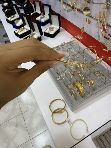 Bijuteriya dəstləri: Qadın bəzək aksesuarları – geniş seçim Məhsullar: - Qızılı tonlarda — 74