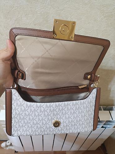 Michael kors çanta satılır.
originaldı.
2 defe tutulub.
teze kimidi