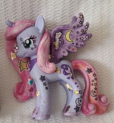 Igračke: Obiman set igračaka inspirisan serijalom My Little Pony. Uključuje na lalafo.rs — 4 Igračke: Obiman set igračaka inspirisan serijalom My Little Pony. Uključuje — 4