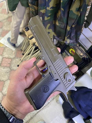Фотобутафория: Игрушечный пистолет-реплика Desert Eagle (пластик) - Материал: легкий — 2