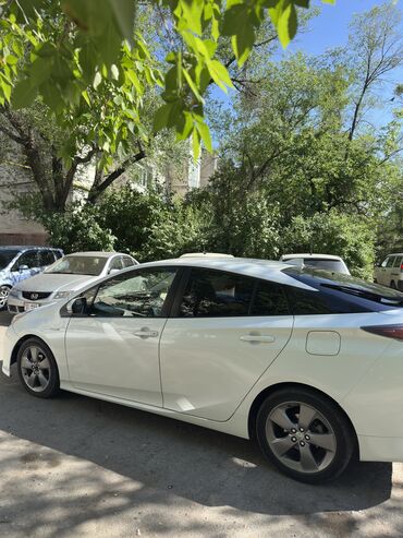 Toyota: Toyota Prius: 2016 г., 1.8 л, Автомат, Гибрид, Седан