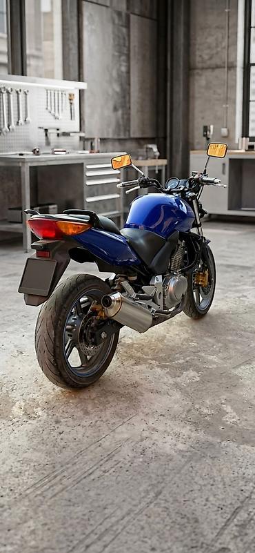 Honda: Honda CB500 – klasični naked, plava metalik - Motor: redni — 12