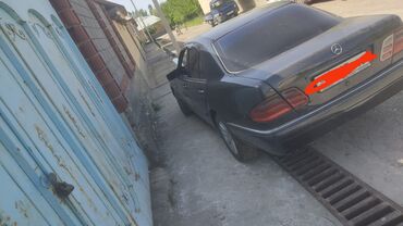 старые автомобили: Mercedes-Benz E-Class: 1996 г., 3.2 л, Автомат, Бензин, Седан
