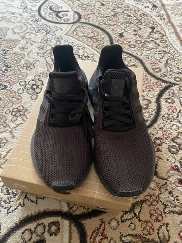 платья для свадьбы: Эркектердин кроссовкасы, 42, Adidas Originals, Колдонулган, түсү - Кара, Өзү алып кетүү