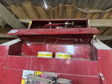 Тракторы МТЗ (Беларус): Модель: 1221, Б/у, 2012 г., С пресс-подборщиком — 9