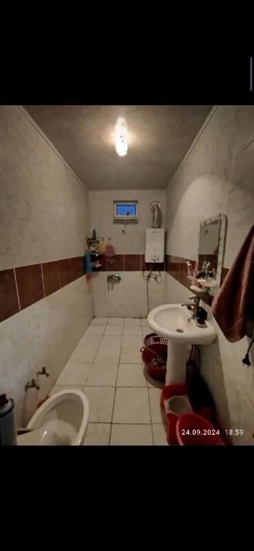 Həyət evləri və villaların satışı: 3 sot torpaqda 5 otaqlı həyət evi satılır Əfqan baglarinda. Reyal — 20