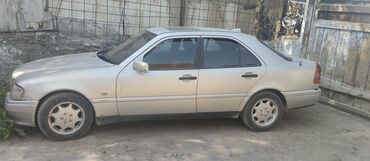 обмен на авто с доплатой: Седан Mercedes-Benz C-класса серебристого цвета с классическим