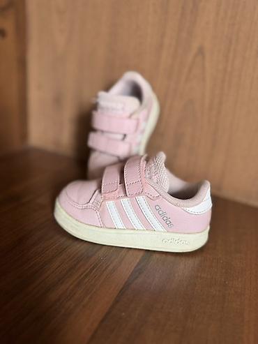 Жаш балдардын бут кийими: Детские кроссовки adidas Original модель с двумя липучками. - — 2