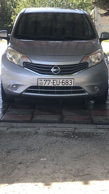 Kasalar: Nissan Note – gümüşü rəngli, 5 qapılı şəhər hetçbeki. Əsas
