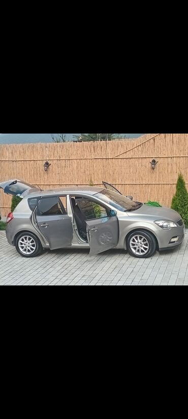 Kia: Kia Ceed: 1.6 l | 2010 il Hetçbek — 15