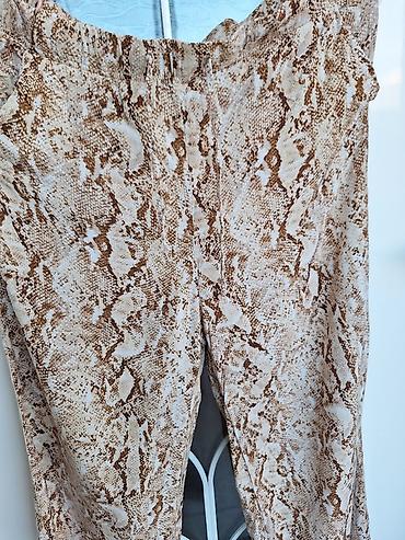 ps torba: Ženske pantalone Janina – model sa printom zmijske kože - Veličina — 3