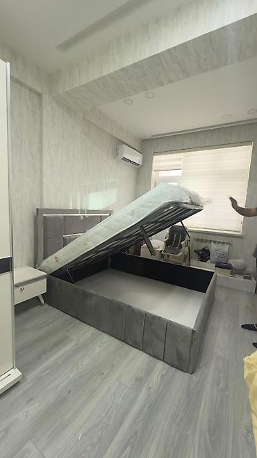 taxta tavan: Qaldırılan bazalı çarpayı dəsti - Ölçü: təxmini 160x200 sm (şəkildə — 2