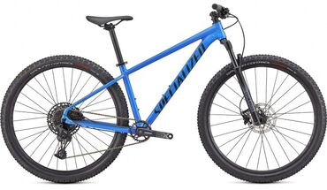 Горные велосипеды: Горный велосипед SPECIALIZED ROCKHOPPER EXPERT 29 синей раме. Оснащен