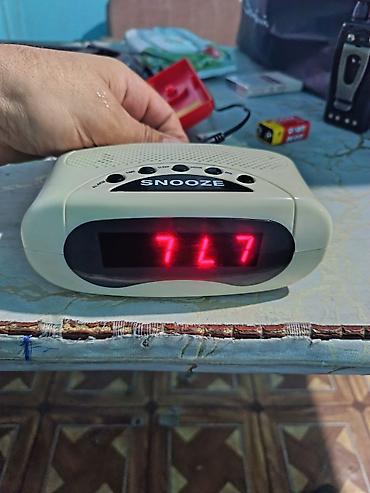 blu ray disk: Rəqəmsal saatlı radio (LED ekranlı) - Yuxarı hissədə iri “SNOOZE” — 1
