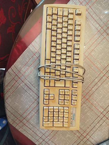 Tastature: Chicony tastatura. Ispravna, jedna nozica ne moze da se vrati u — 1