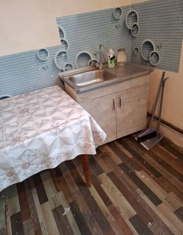 сниму квартиру в частном доме: 1 бөлмө, Толугу менен эмереги бар