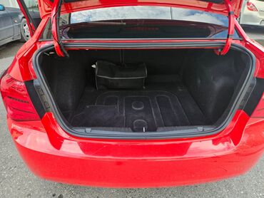 Chevrolet: Chevrolet Cruze LT sedan – parlaq qırmızı rəngdə, qara rəngli 17'' — 21