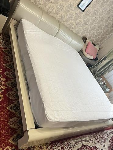 Кровати: Двуспальная кровать, Б/у, С мягким изголовьем, длина - 200 см — 3