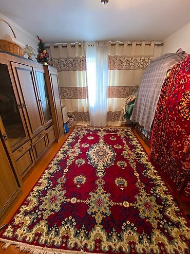 Продажа коттеджей и домов: Продаю дом в центре города Балыкчы. Рядом городская больница, вещевой — 14