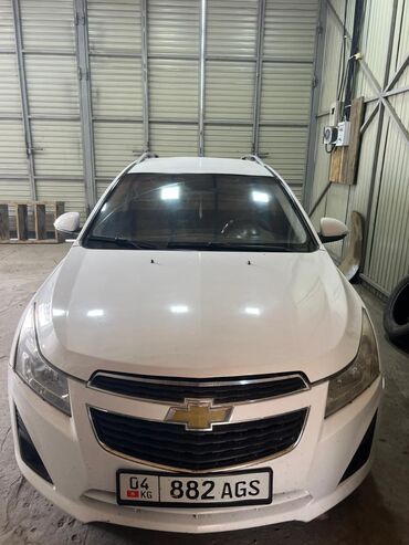 cruze: Белый универсал Chevrolet Cruze. Автомобиль предназначен для