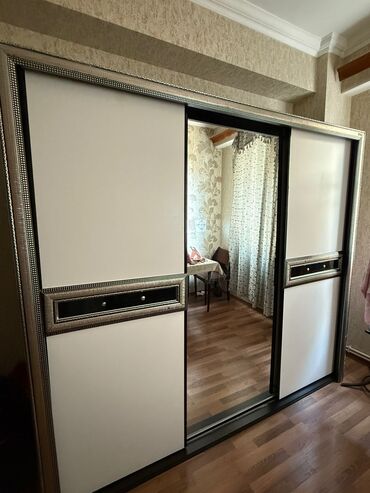 Quruducular: İşlənmiş, Kupe, 3 qapılı Düz dolab, Qarderob, paltar dolabı