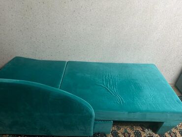 большой диван раскладной: Диван-кровать, цвет - Зеленый, Б/у