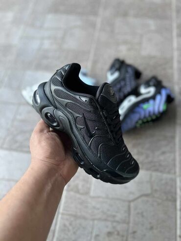 max code patike: Trainers, size - 46