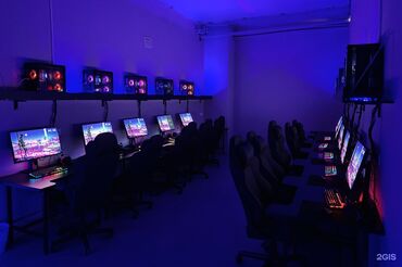 java программисты: Свободны ночные и дневные смены. Требуется оператор за кассу девушка