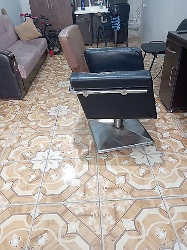 Bərbər/kosmetologiya salonu üçün peşəkar kreslo - Rəng: qara oturacaq