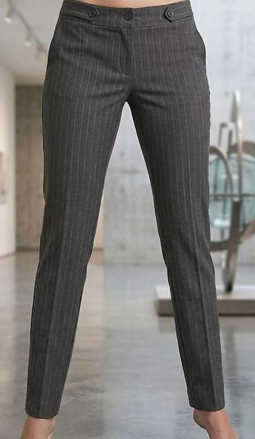 Ženske elegantne pantalone sa prugama - Kroj: ravne, uske nogavice