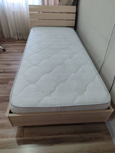 односпальная деревянная кровать: Односпальная Кровать, Б/у